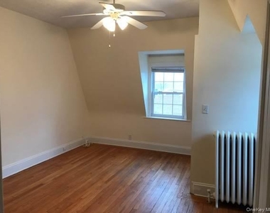11 Maurice Avenue - Photo Thumbnail 5