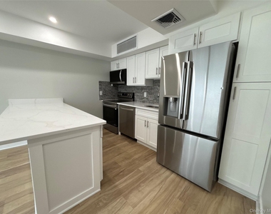 21 Prime Avenue - Photo Thumbnail 4