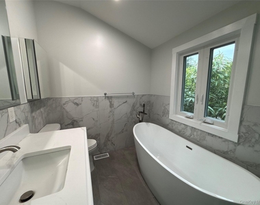 21 Prime Avenue - Photo Thumbnail 14