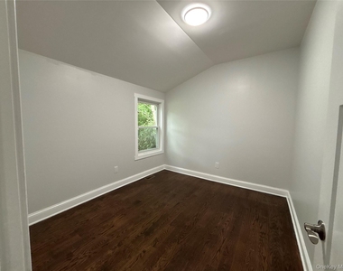 21 Prime Avenue - Photo Thumbnail 16
