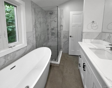 21 Prime Avenue - Photo Thumbnail 15