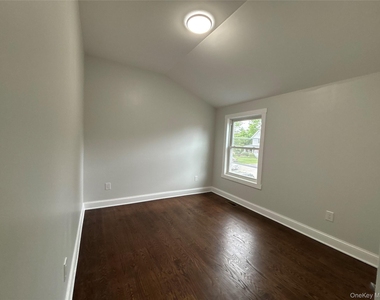 21 Prime Avenue - Photo Thumbnail 12