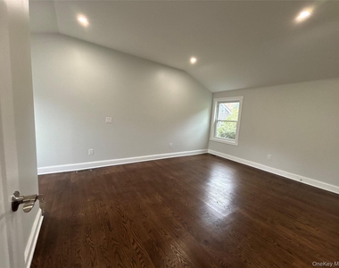 21 Prime Avenue - Photo Thumbnail 9