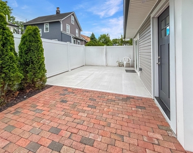 21 Prime Avenue - Photo Thumbnail 1