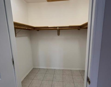 32 Louise Lane - Photo Thumbnail 8
