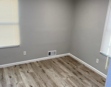 36 Oneida Avenue - Photo Thumbnail 8
