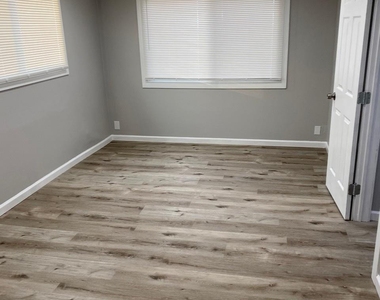 36 Oneida Avenue - Photo Thumbnail 13