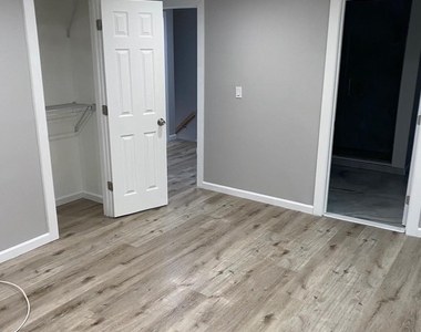 36 Oneida Avenue - Photo Thumbnail 12