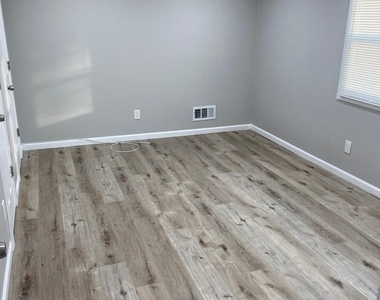 36 Oneida Avenue - Photo Thumbnail 15