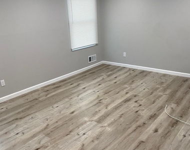 36 Oneida Avenue - Photo Thumbnail 11