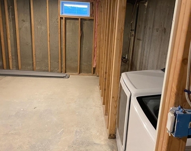 36 Oneida Avenue - Photo Thumbnail 21