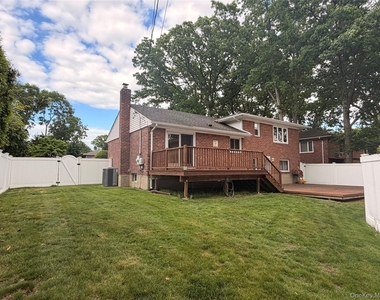 748 Leslie Lane - Photo Thumbnail 13