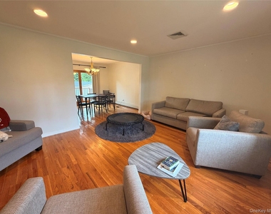 748 Leslie Lane - Photo Thumbnail 2
