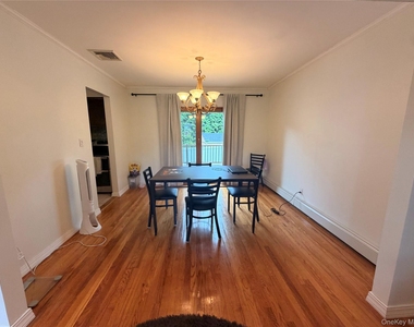 748 Leslie Lane - Photo Thumbnail 3