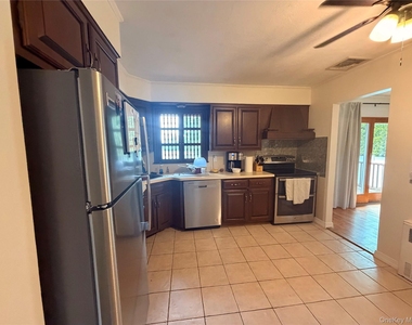 748 Leslie Lane - Photo Thumbnail 4