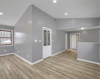 447 Clove Road - Photo Thumbnail 12
