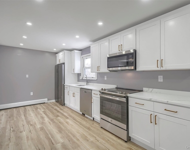 447 Clove Road - Photo Thumbnail 14