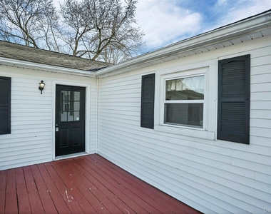 447 Clove Road - Photo Thumbnail 3