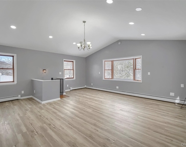 447 Clove Road - Photo Thumbnail 9