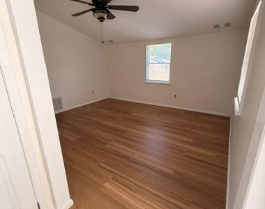 16 Forest Drive - Photo Thumbnail 3