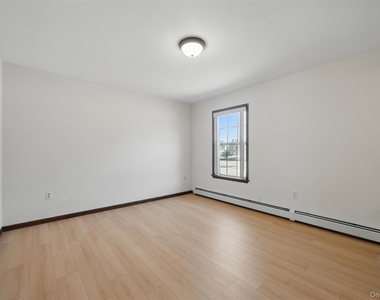 30 Shore Boulevard - Photo Thumbnail 26