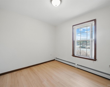 30 Shore Boulevard - Photo Thumbnail 22