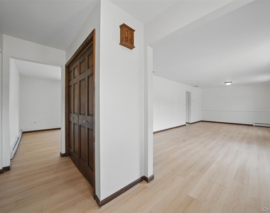 30 Shore Boulevard - Photo Thumbnail 3