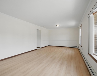 30 Shore Boulevard - Photo Thumbnail 4