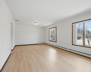 30 Shore Boulevard - Photo Thumbnail 5