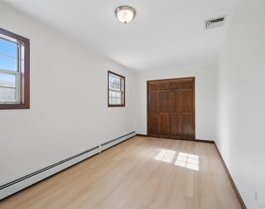 30 Shore Boulevard - Photo Thumbnail 18