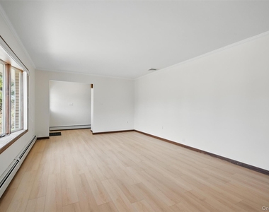 30 Shore Boulevard - Photo Thumbnail 7
