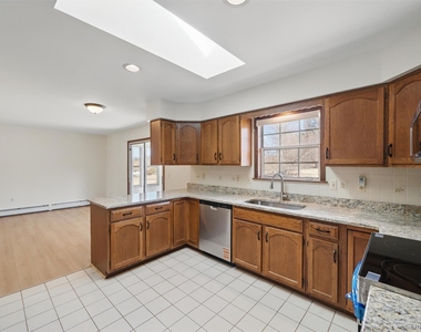 30 Shore Boulevard - Photo Thumbnail 13