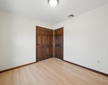 30 Shore Boulevard - Photo Thumbnail 23