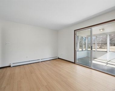 30 Shore Boulevard - Photo Thumbnail 8