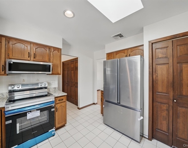 30 Shore Boulevard - Photo Thumbnail 15