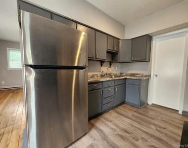 15 Lake Avenue - Photo Thumbnail 9