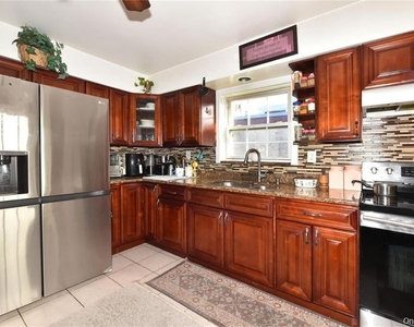 542 East Meadow - Photo Thumbnail 4