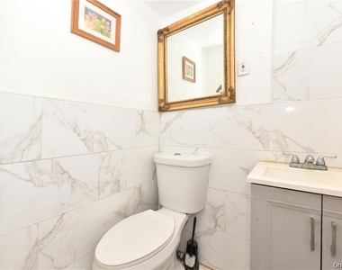 542 East Meadow - Photo Thumbnail 5