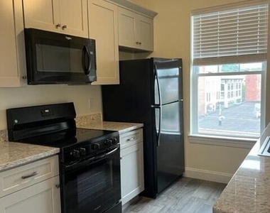 12 White Street - Photo Thumbnail 4