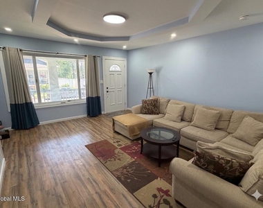 1747 Oneida Street - Photo Thumbnail 4