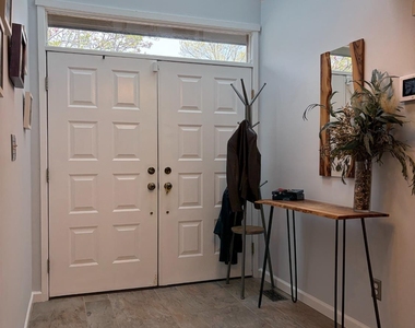 98 Sayre Drive - Photo Thumbnail 2