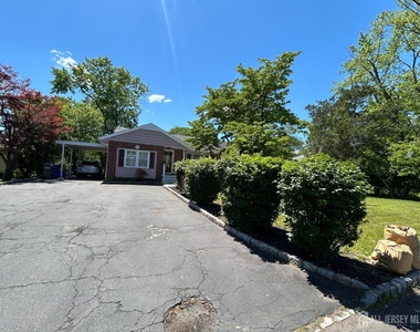 869 Gates Avenue - Photo Thumbnail 11