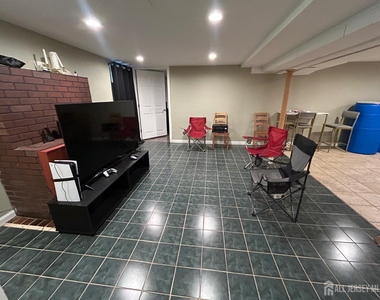 869 Gates Avenue - Photo Thumbnail 8