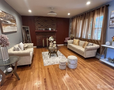 869 Gates Avenue - Photo Thumbnail 6
