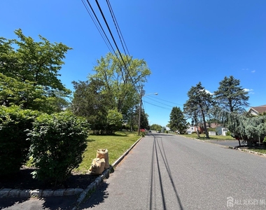 869 Gates Avenue - Photo Thumbnail 12