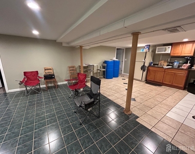869 Gates Avenue - Photo Thumbnail 10