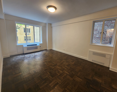 40 Central Park S - Photo Thumbnail 1