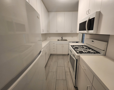 40 Central Park S - Photo Thumbnail 3