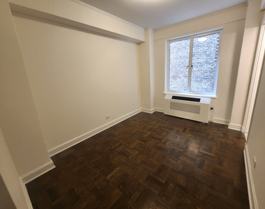 40 Central Park S - Photo Thumbnail 2