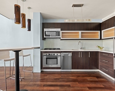 185 13th Street - Photo Thumbnail 2